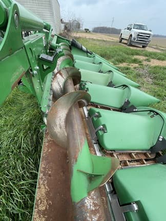 Image of John Deere C12F equipment image 3