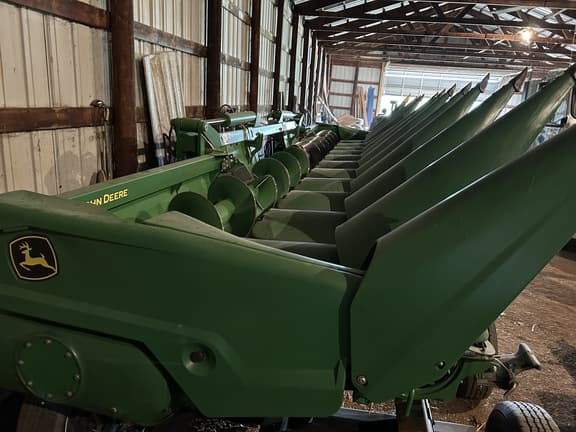 Image of John Deere C12F equipment image 3