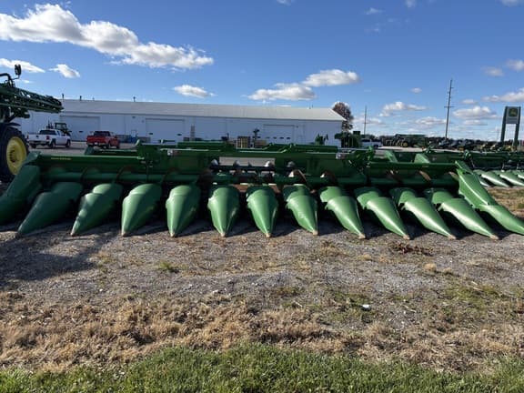 Image of John Deere C12F equipment image 1