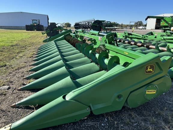 Image of John Deere C12F equipment image 3