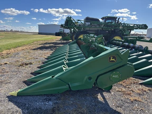 Image of John Deere C12F equipment image 2