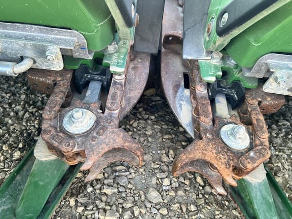 Image of John Deere C12F equipment image 4