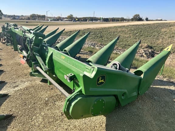 Image of John Deere C12F equipment image 2