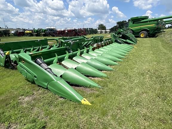 Image of John Deere C12F equipment image 2