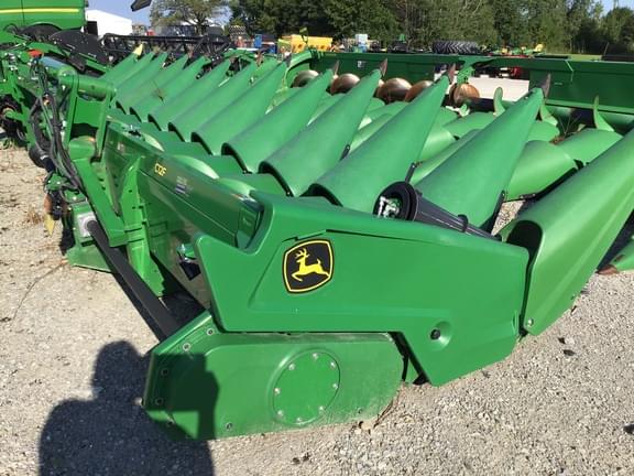 Image of John Deere C12F equipment image 2