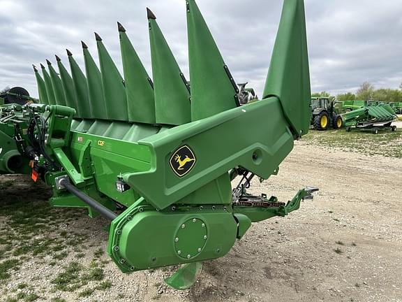 Image of John Deere C12F equipment image 2