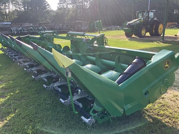 Image of John Deere C12F equipment image 4