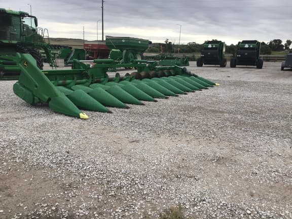 Image of John Deere C12F equipment image 2