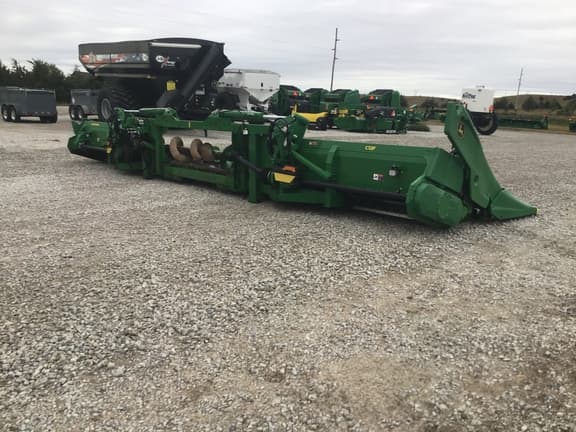 Image of John Deere C12F equipment image 4