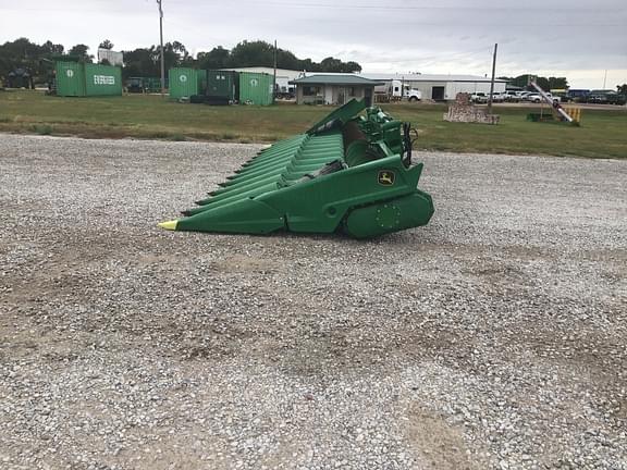 Image of John Deere C12F equipment image 4