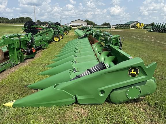 Image of John Deere C12F equipment image 2