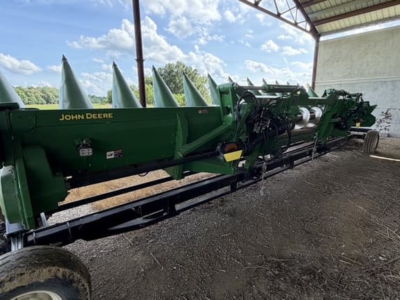 Image of John Deere C12F equipment image 3