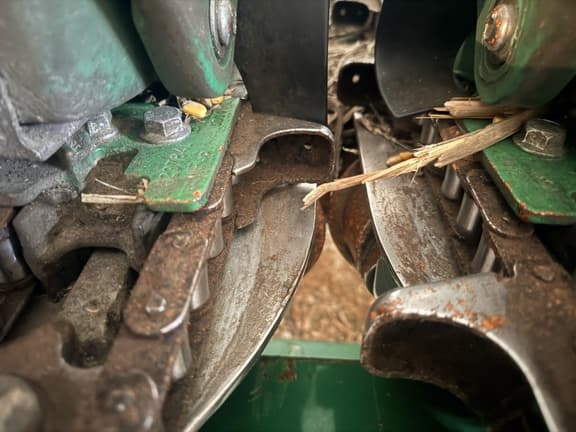Image of John Deere C12F equipment image 4