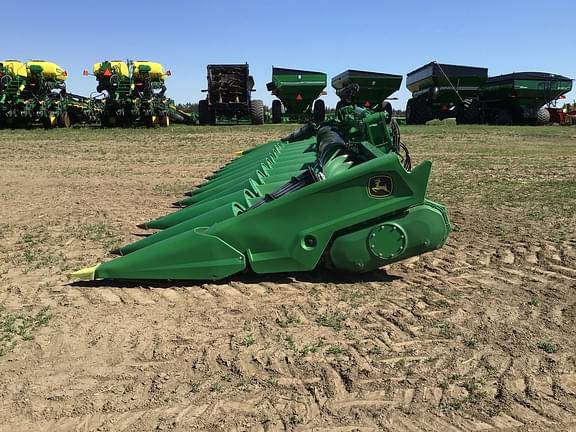 Image of John Deere C12F equipment image 4