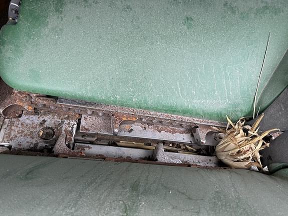 Image of John Deere C12F equipment image 4