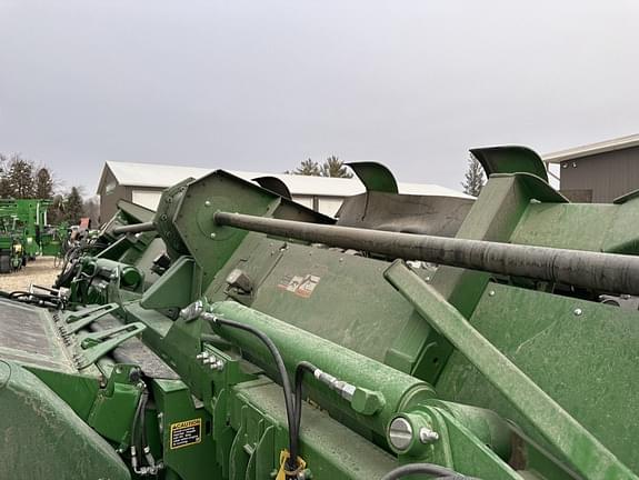 Image of John Deere C12F equipment image 3