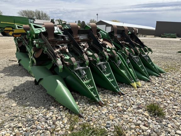 Image of John Deere C12F equipment image 2