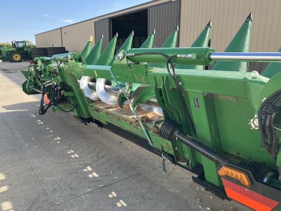 Image of John Deere C12F equipment image 1