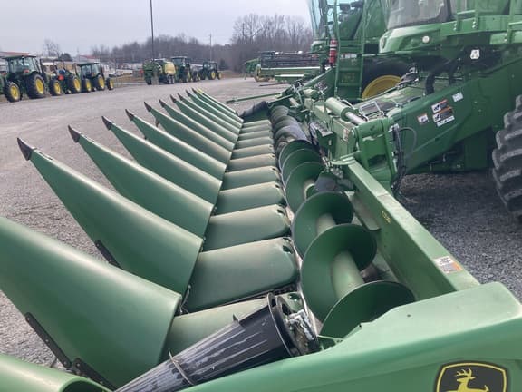 Image of John Deere C12F equipment image 3