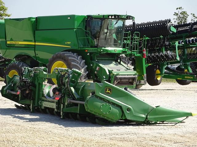 Image of John Deere C12F equipment image 4