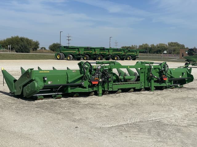Image of John Deere C12F equipment image 2