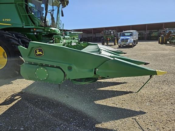 Image of John Deere C12F equipment image 1