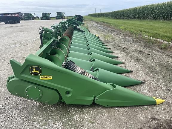 Image of John Deere C12F equipment image 3