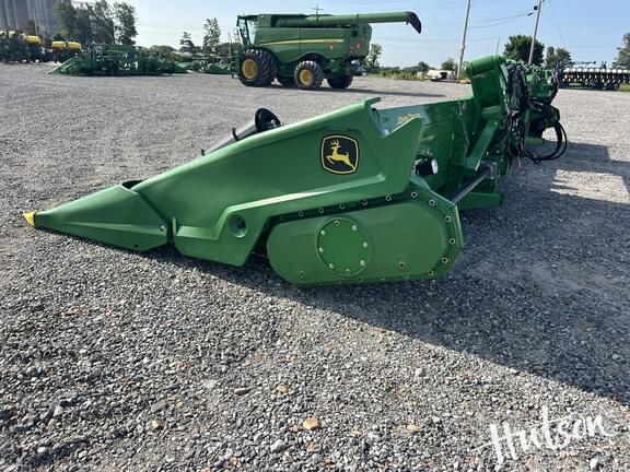 Image of John Deere C12F equipment image 3