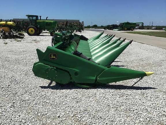 Image of John Deere C12F equipment image 4