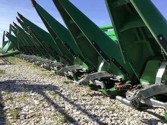Image of John Deere C12F equipment image 3