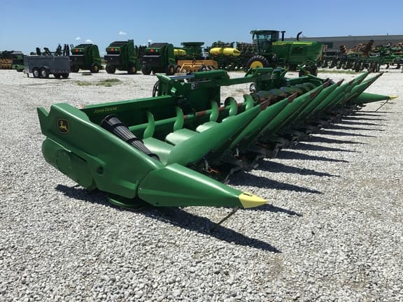 Image of John Deere C12F equipment image 2