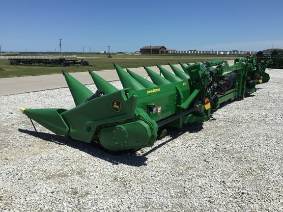 Image of John Deere C12F equipment image 4