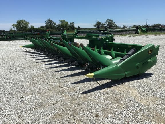 Image of John Deere C12F equipment image 3