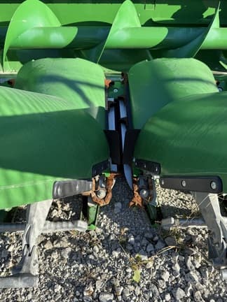 Image of John Deere C12F equipment image 3