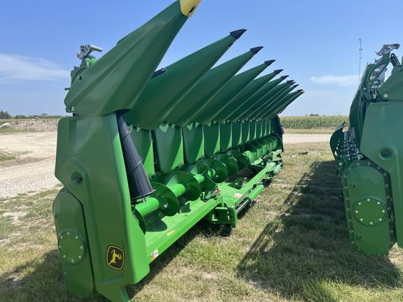 Main image John Deere C12F