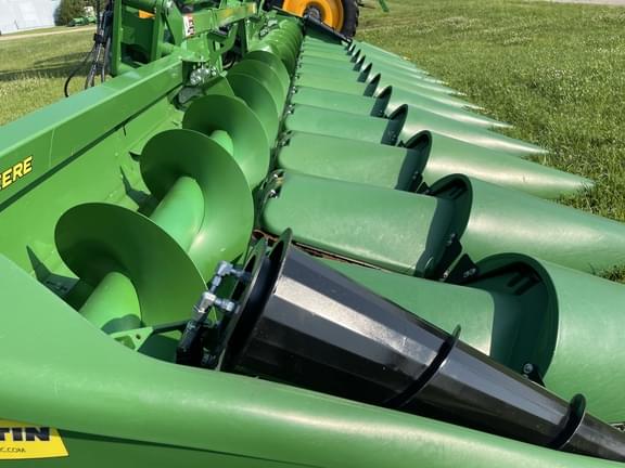 Image of John Deere C12F equipment image 3