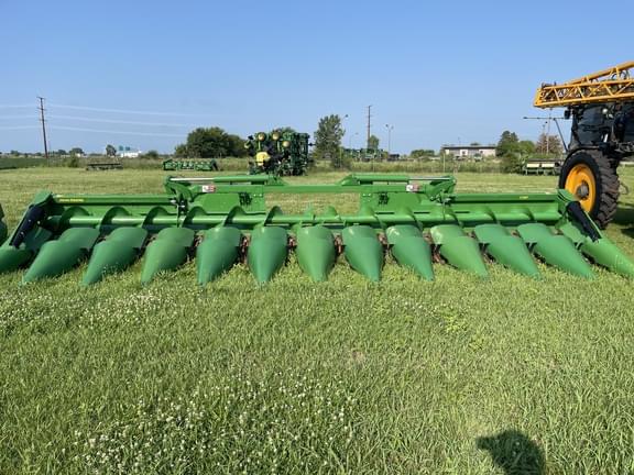 Image of John Deere C12F equipment image 1