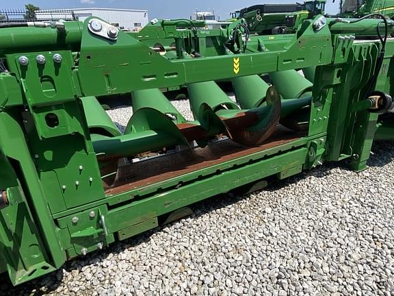 Image of John Deere C12F equipment image 3