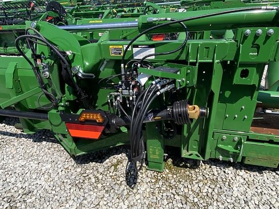 Image of John Deere C12F equipment image 4