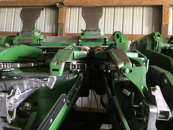 Image of John Deere C12F equipment image 4