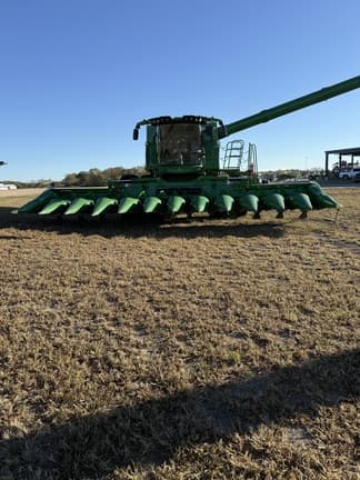 Image of John Deere C12F equipment image 1