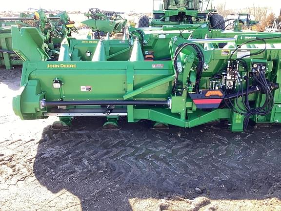 Image of John Deere C12F equipment image 4