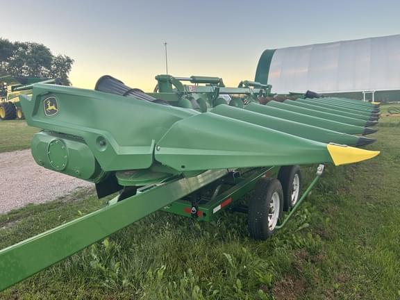 Image of John Deere C12F equipment image 2