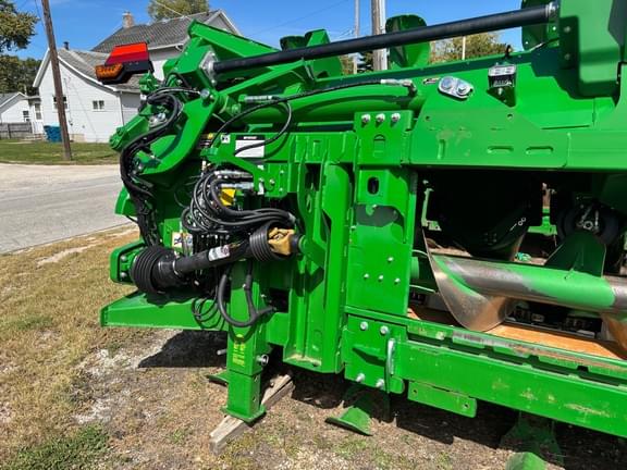 Image of John Deere C12F equipment image 4