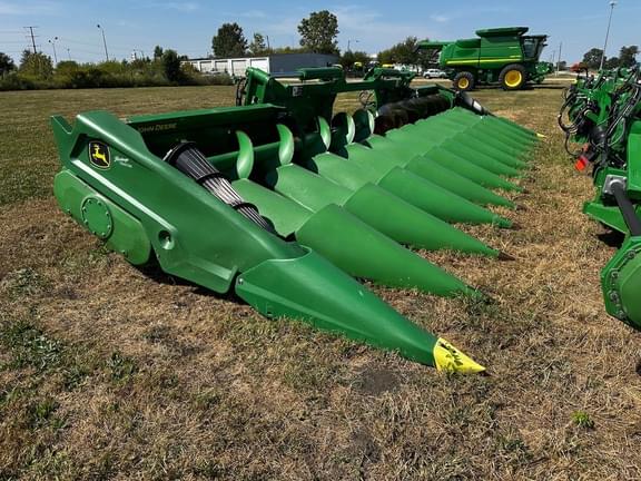 Image of John Deere C12F equipment image 1