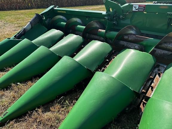 Image of John Deere C12F equipment image 3