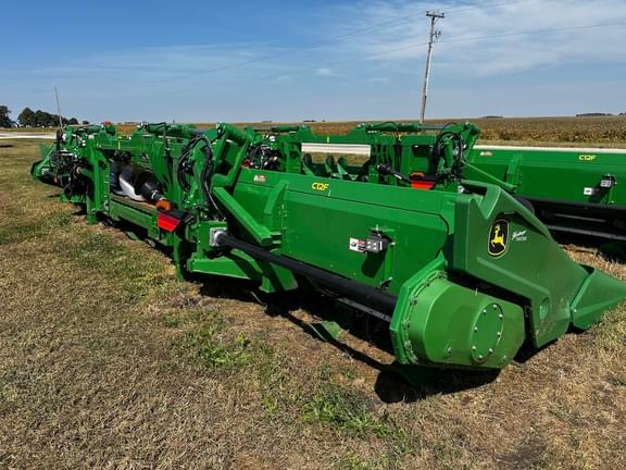 Image of John Deere C12F equipment image 2