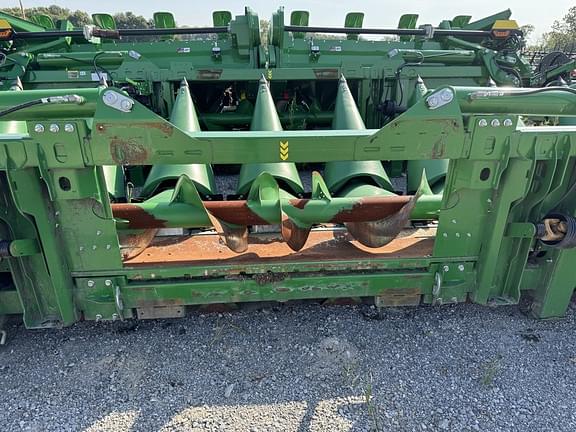 Image of John Deere C12F equipment image 3