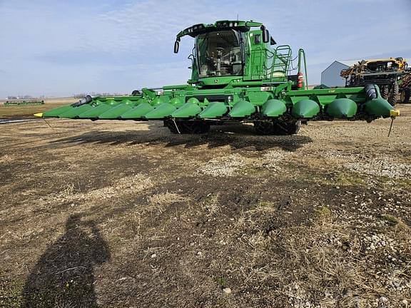 Image of John Deere C12F equipment image 2