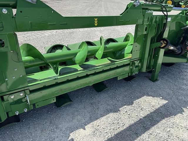 Image of John Deere C12F equipment image 4